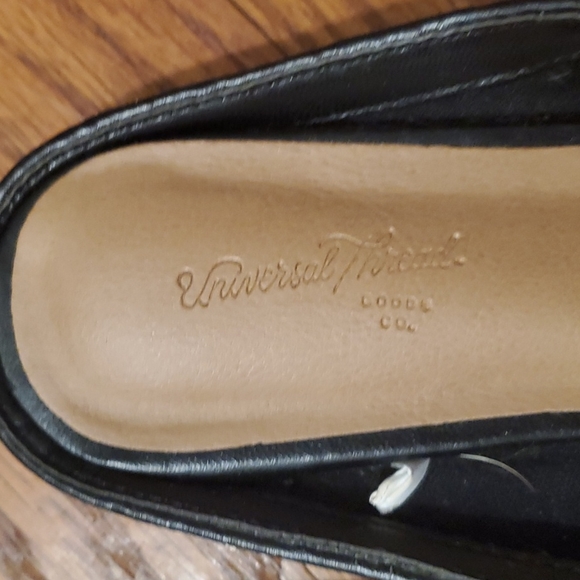 Universal Thread Rattan Flats - Picture 2 of 4